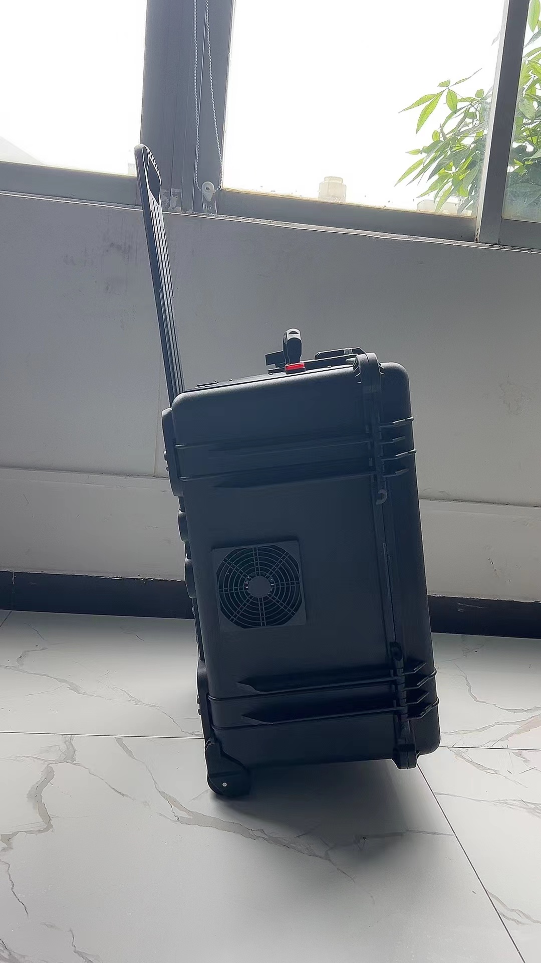 灵台手拉箱型移动通信干扰器